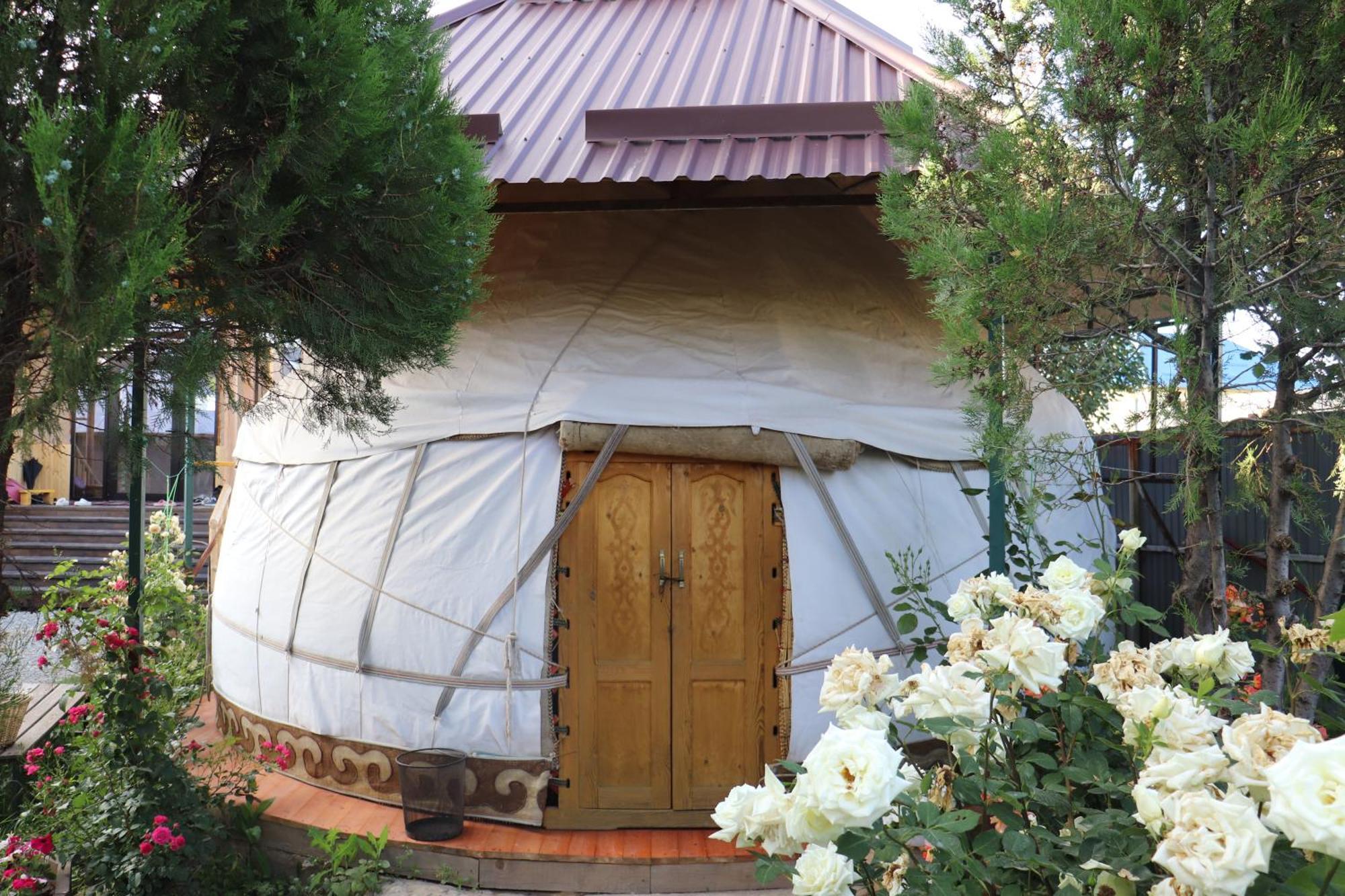 Happy Nomads Yurts & Hostel Karakol Exteriér fotografie