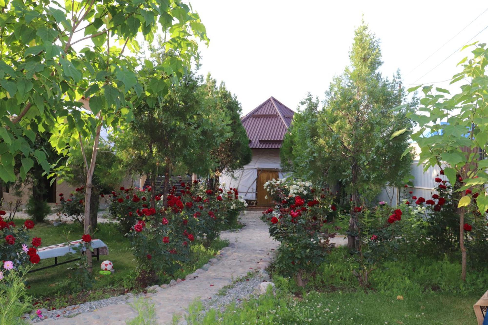 Happy Nomads Yurts & Hostel Karakol Exteriér fotografie
