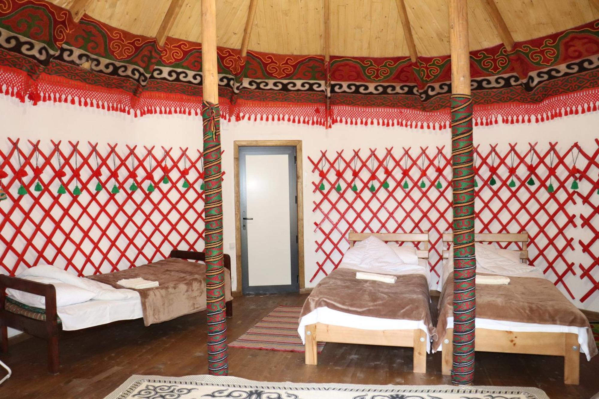 Happy Nomads Yurts & Hostel Karakol Exteriér fotografie