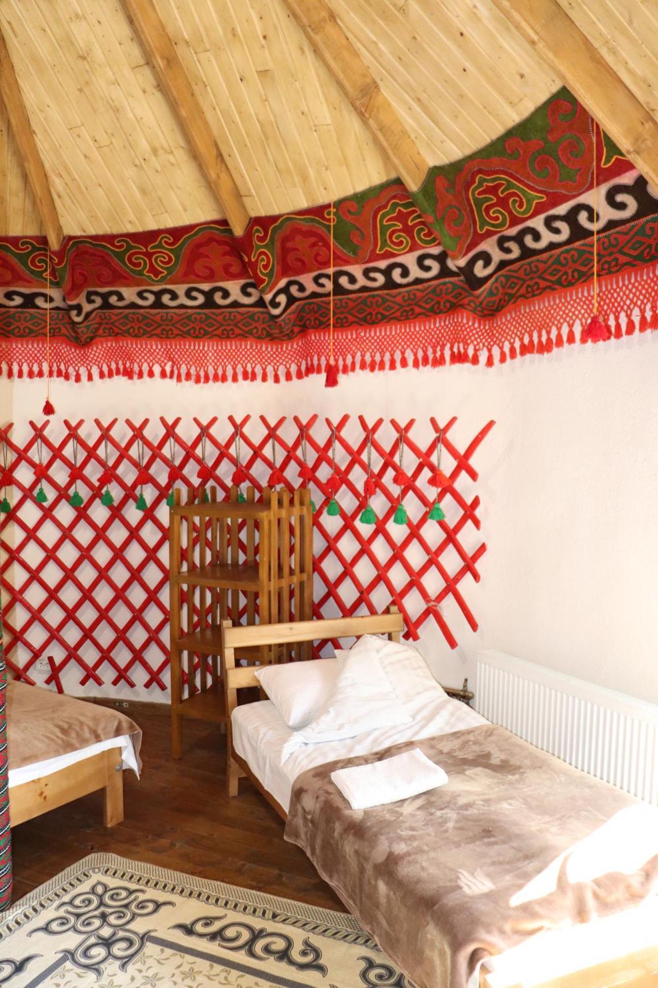 Happy Nomads Yurts & Hostel Karakol Exteriér fotografie