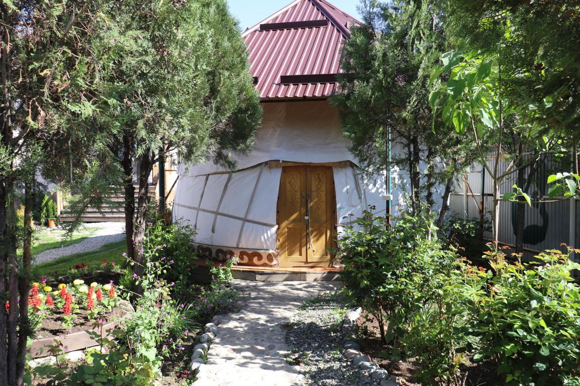 Happy Nomads Yurts & Hostel Karakol Exteriér fotografie